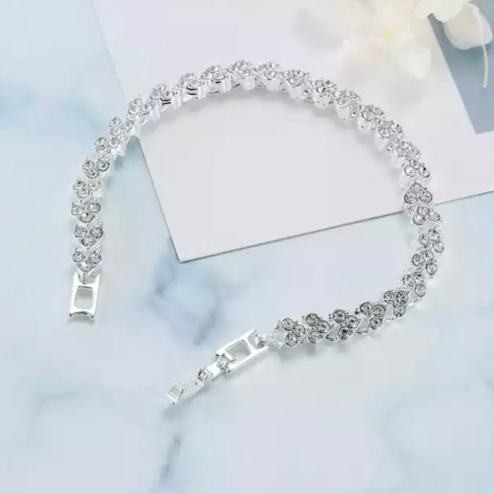 Heart Tennis Bracelet - Picture 3 of 4